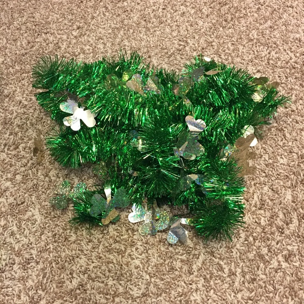 🍀 Green Garland